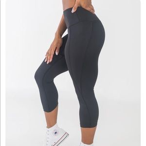 Empowered V4 Capris- Little Black- Medium